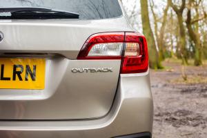 Subaru Outback 2018 года  (UK)